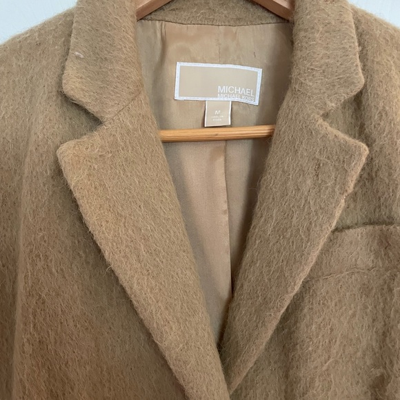 Michael Kors lightweight coat size medium. Camel color - Picture 3 of 4